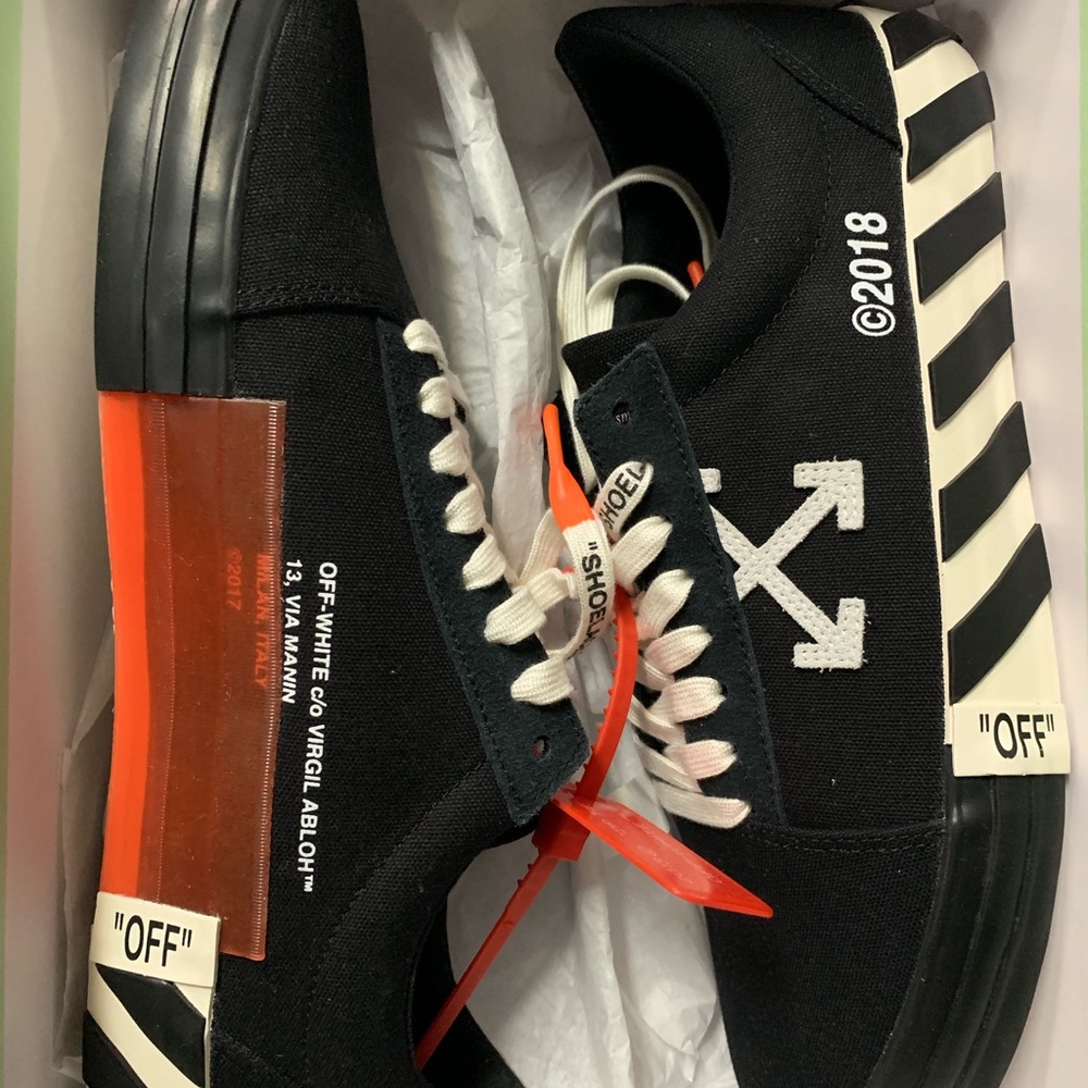 OFF-WHITE CHUCKS VIRGIL ABLOH